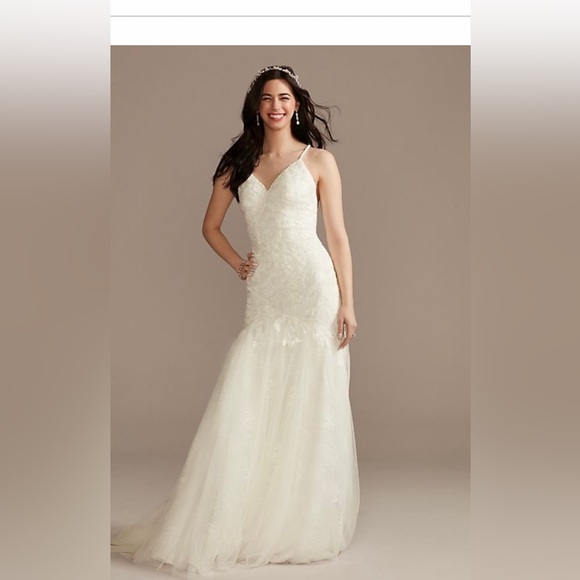 Dresses & Skirts - Lace Wedding dress with bustle